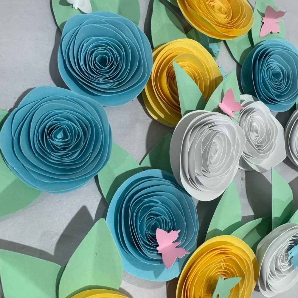 13 adhesive backed flower minis